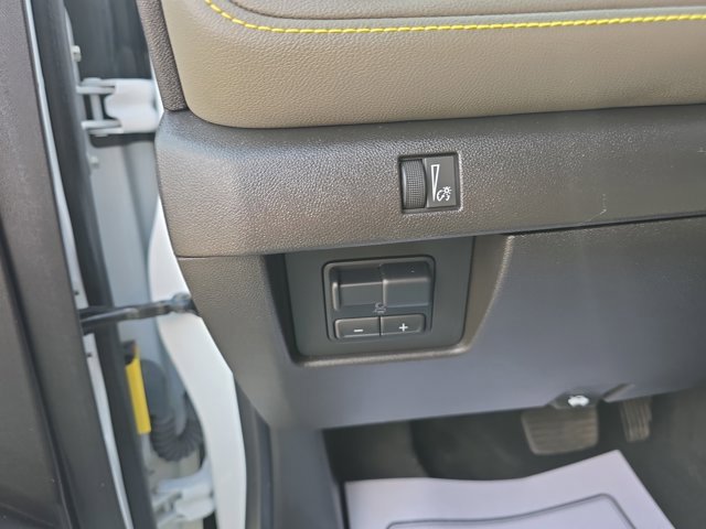 Used 2024 Chevrolet Colorado ZR2 w/ ZR2 Convenience Package III image 23