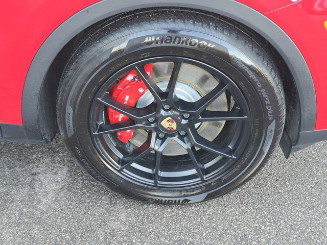 Certified 2024 Porsche Cayenne S image 11