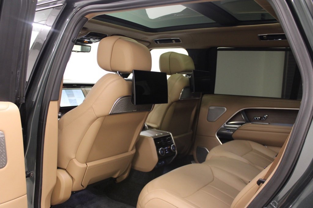 Used 2024 Land Rover Range Rover Long Wheelbase Autobiography image 31
