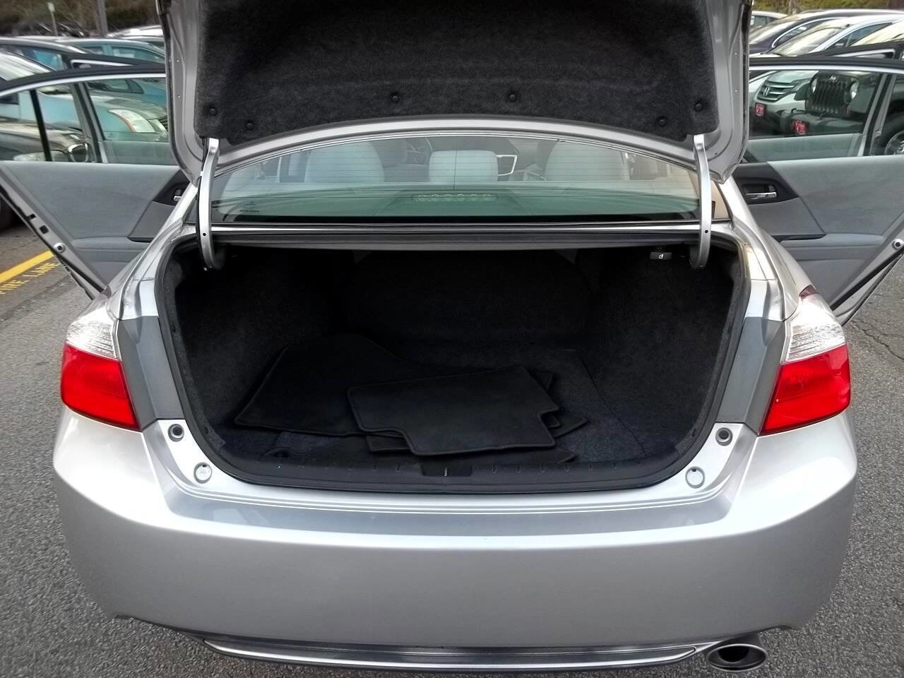 Used 2013 Honda Accord LX image 24