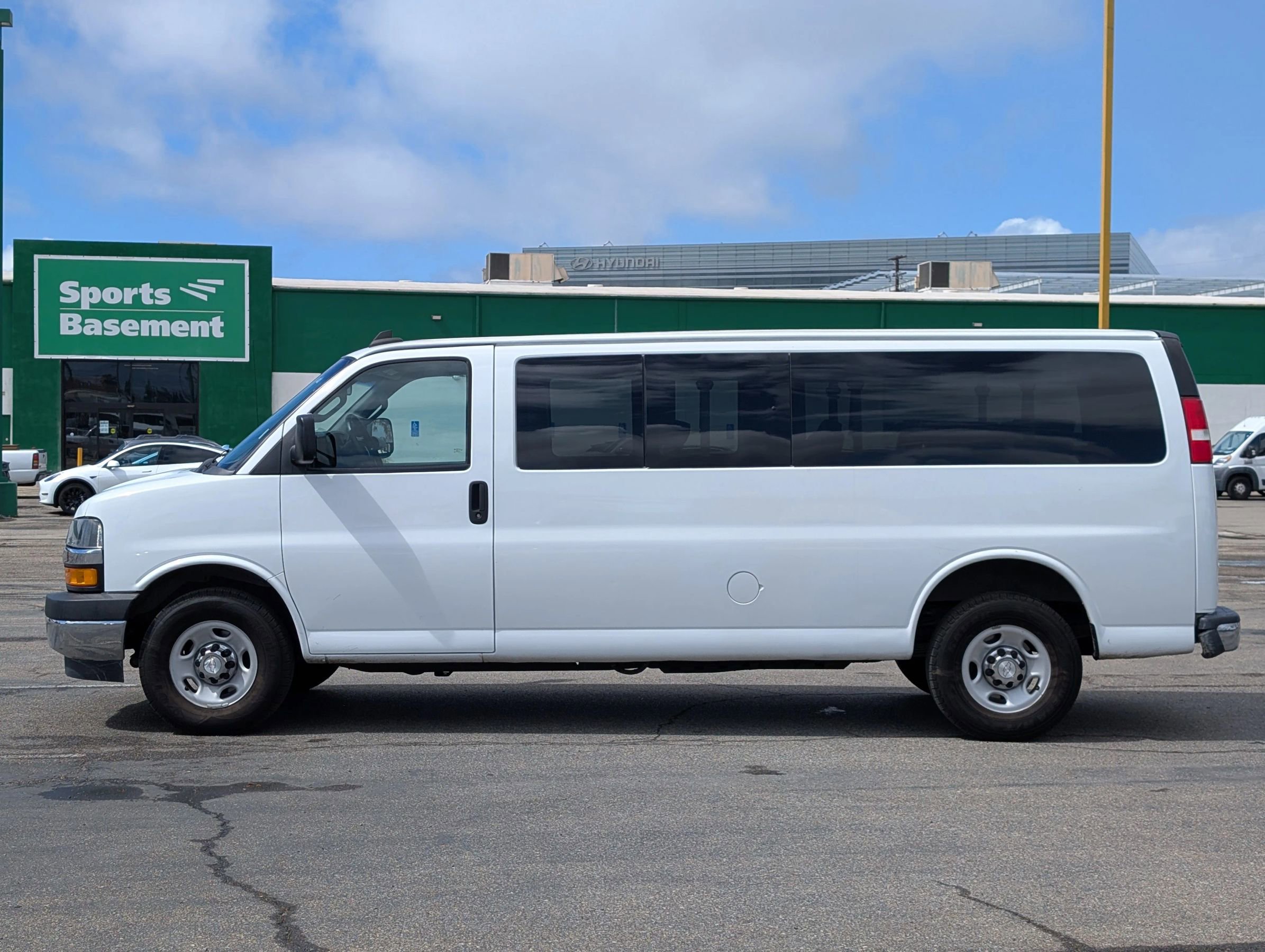 Used 2018 Chevrolet Express 3500 LT w/ LT Preferred Equipment Group RWD image 5