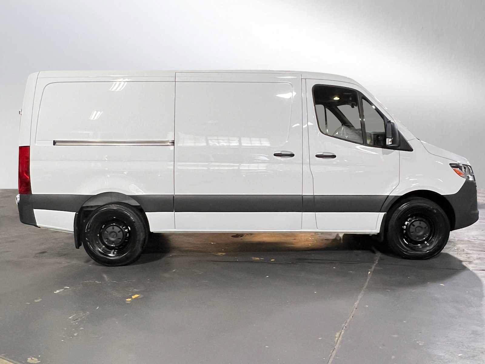 Used 2025 Mercedes-Benz Sprinter 2500 image 2