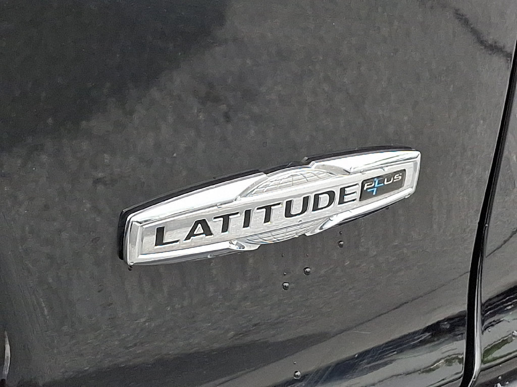 Used 2019 Jeep Cherokee Latitude Plus w/ Comfort/Convenience Group AWD/4WD image 31