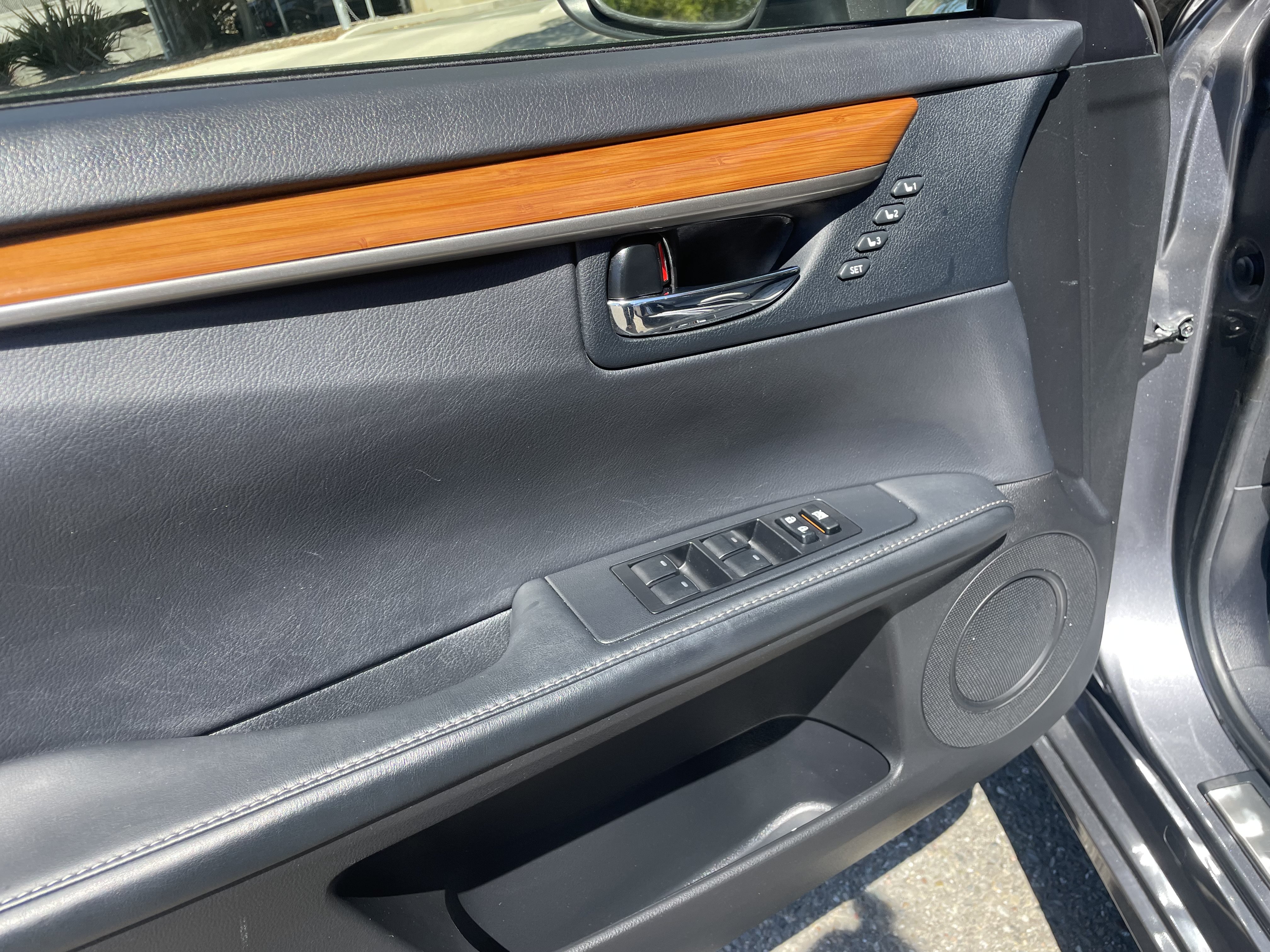 Used 2015 Lexus ES 300h w/ Navigation System Package FWD image 16