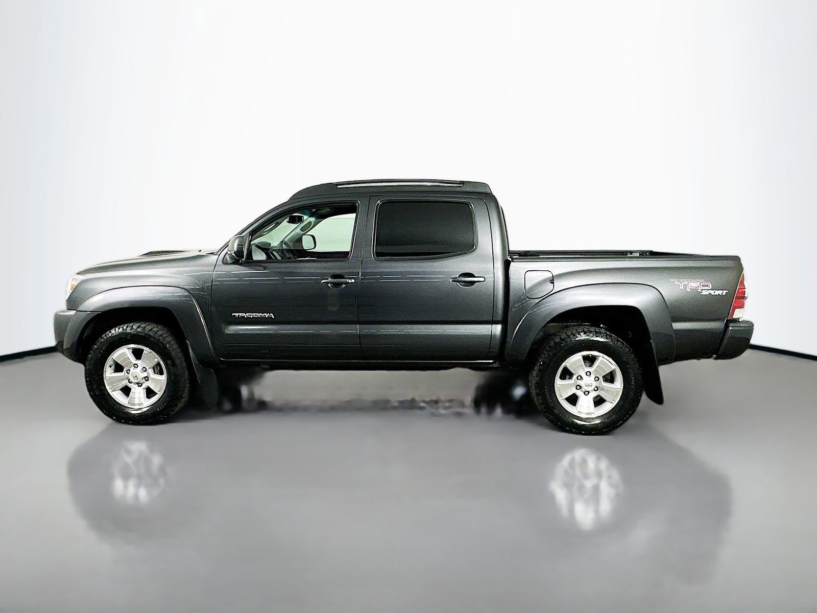 Used 2011 Toyota Tacoma PreRunner w/ TRD Sport Pkg RWD image 4