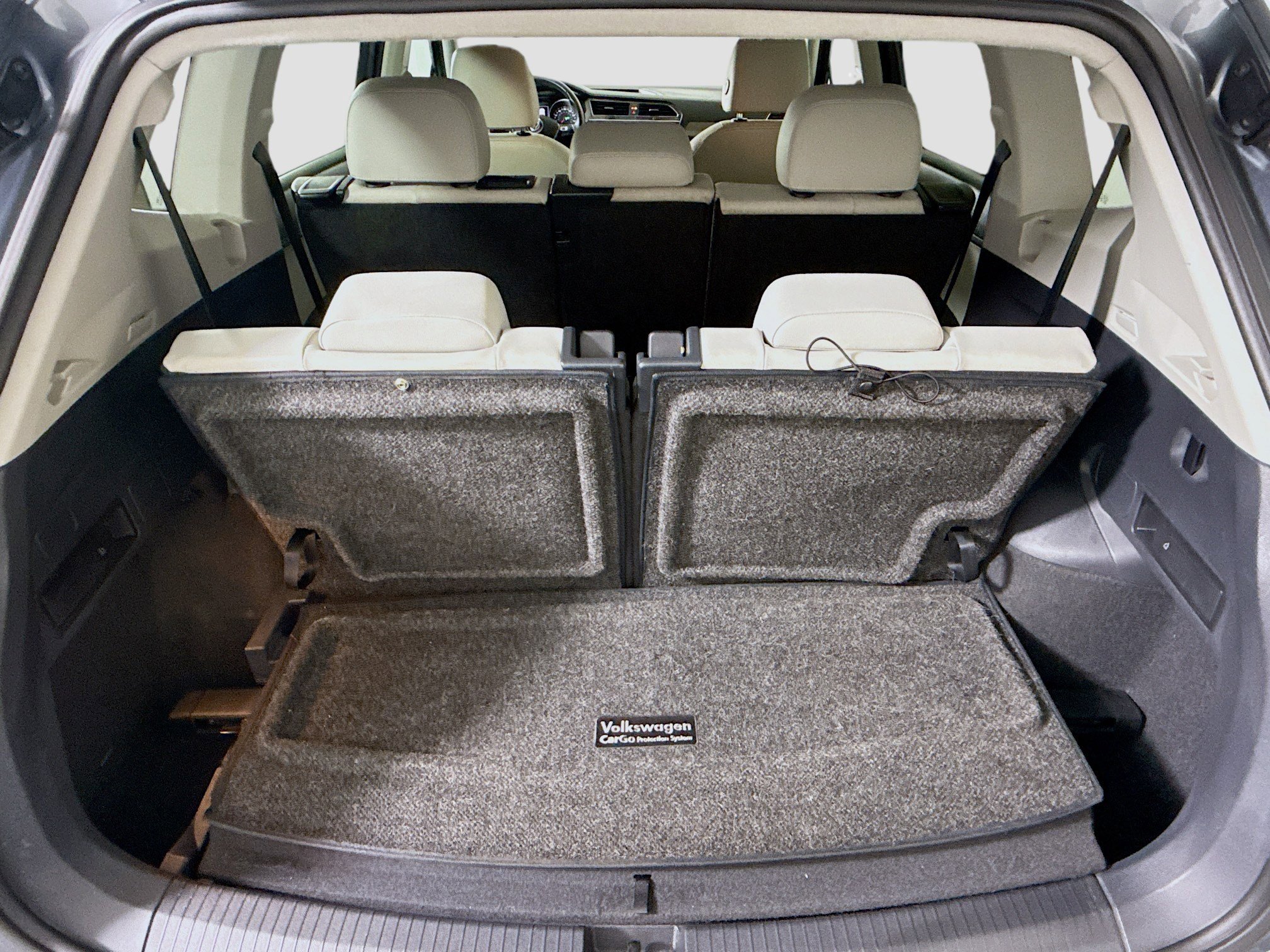 Used 2020 Volkswagen Tiguan SE image 35