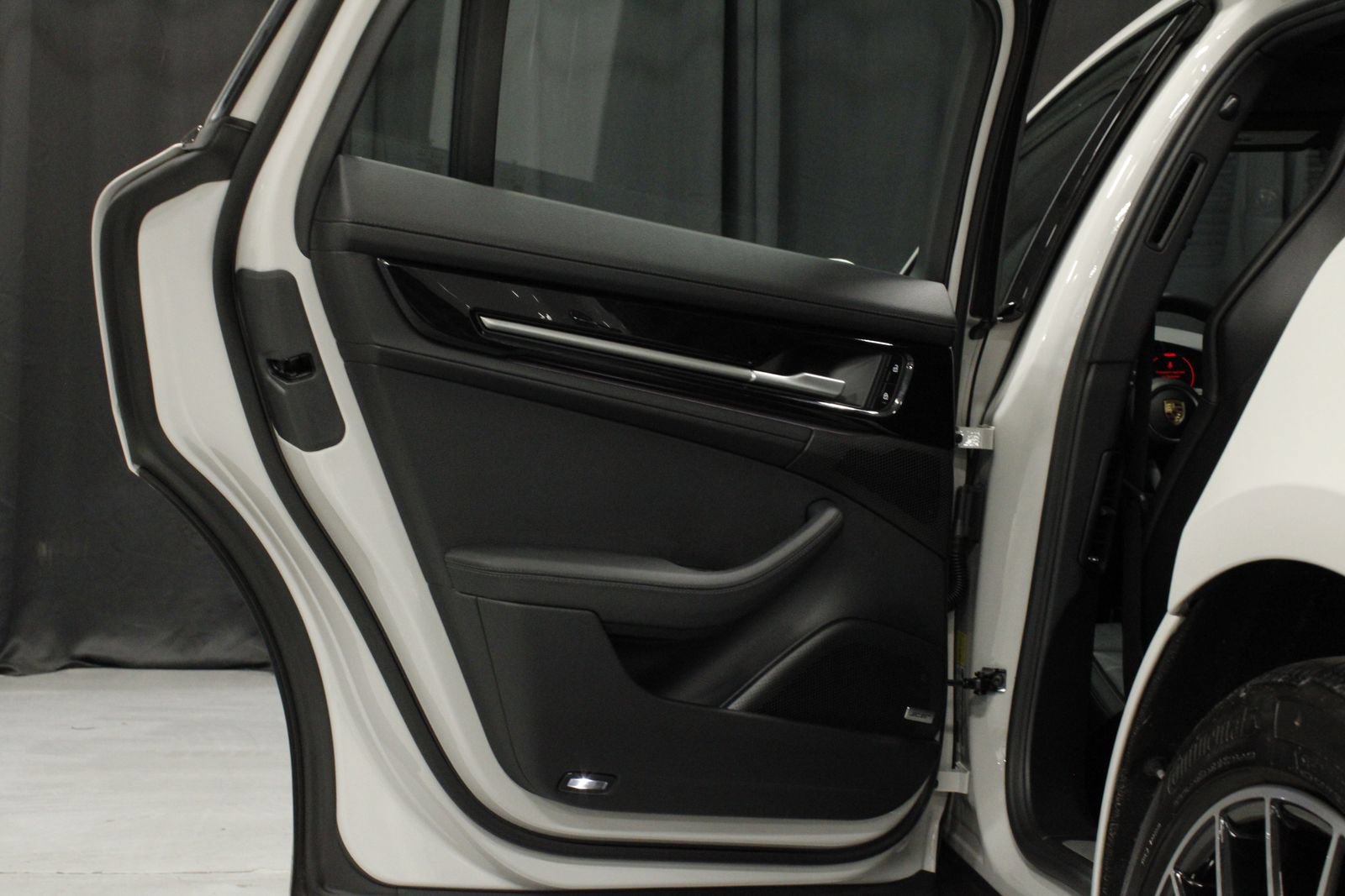 Certified 2025 Porsche Panamera 4 AWD/4WD image 13