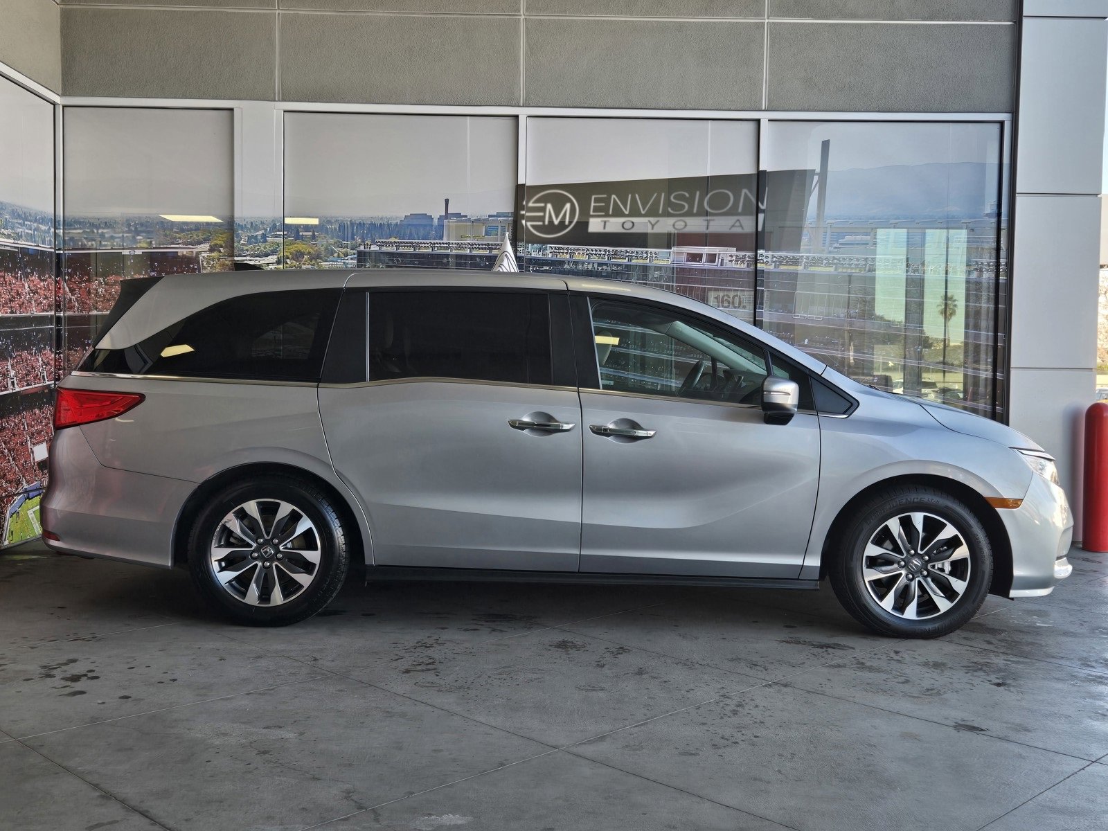 Used 2024 Honda Odyssey EX-L image 3