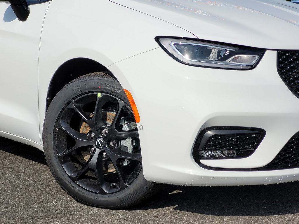 New 2026 Chrysler Pacifica Select w/ S Appearance Package image 9