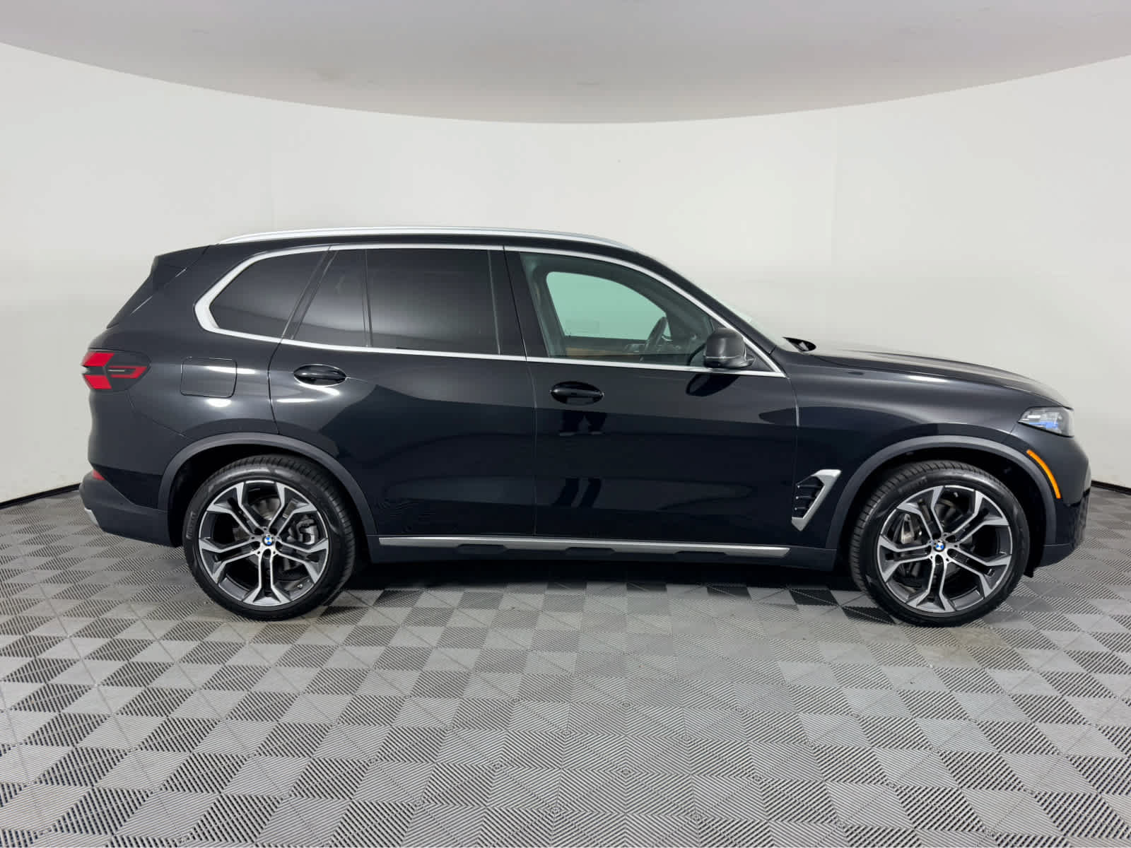 Used 2026 BMW X5 xDrive40i AWD/4WD image 2