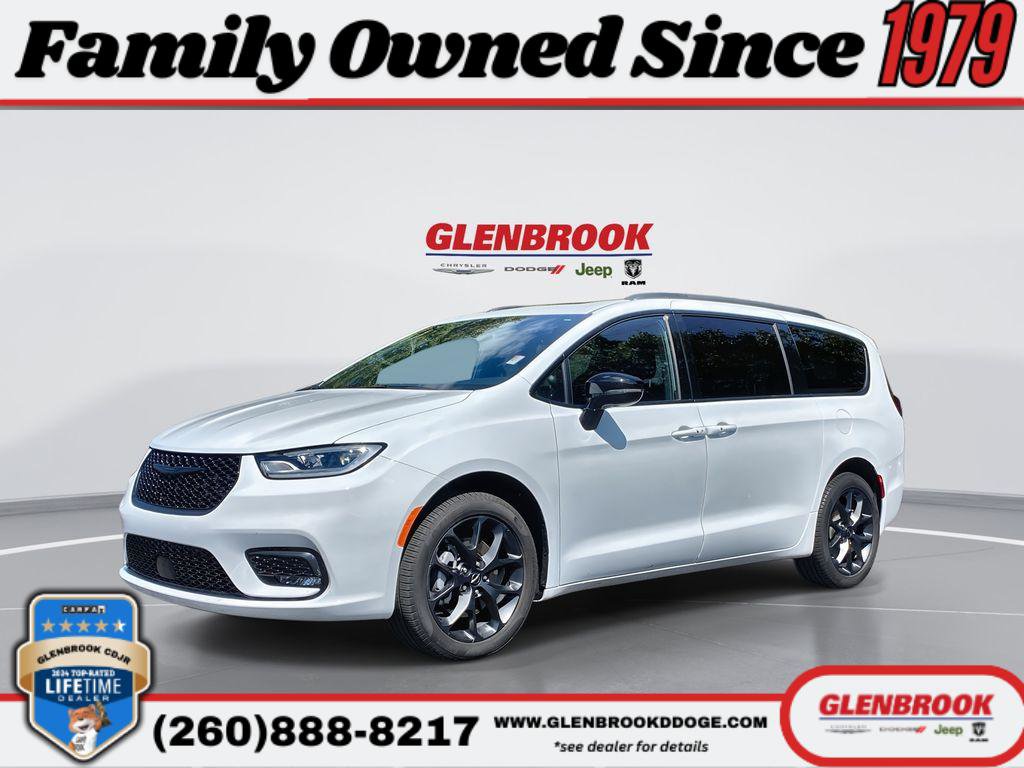 Used 2024 Chrysler Pacifica Limited w/ S Appearance Package