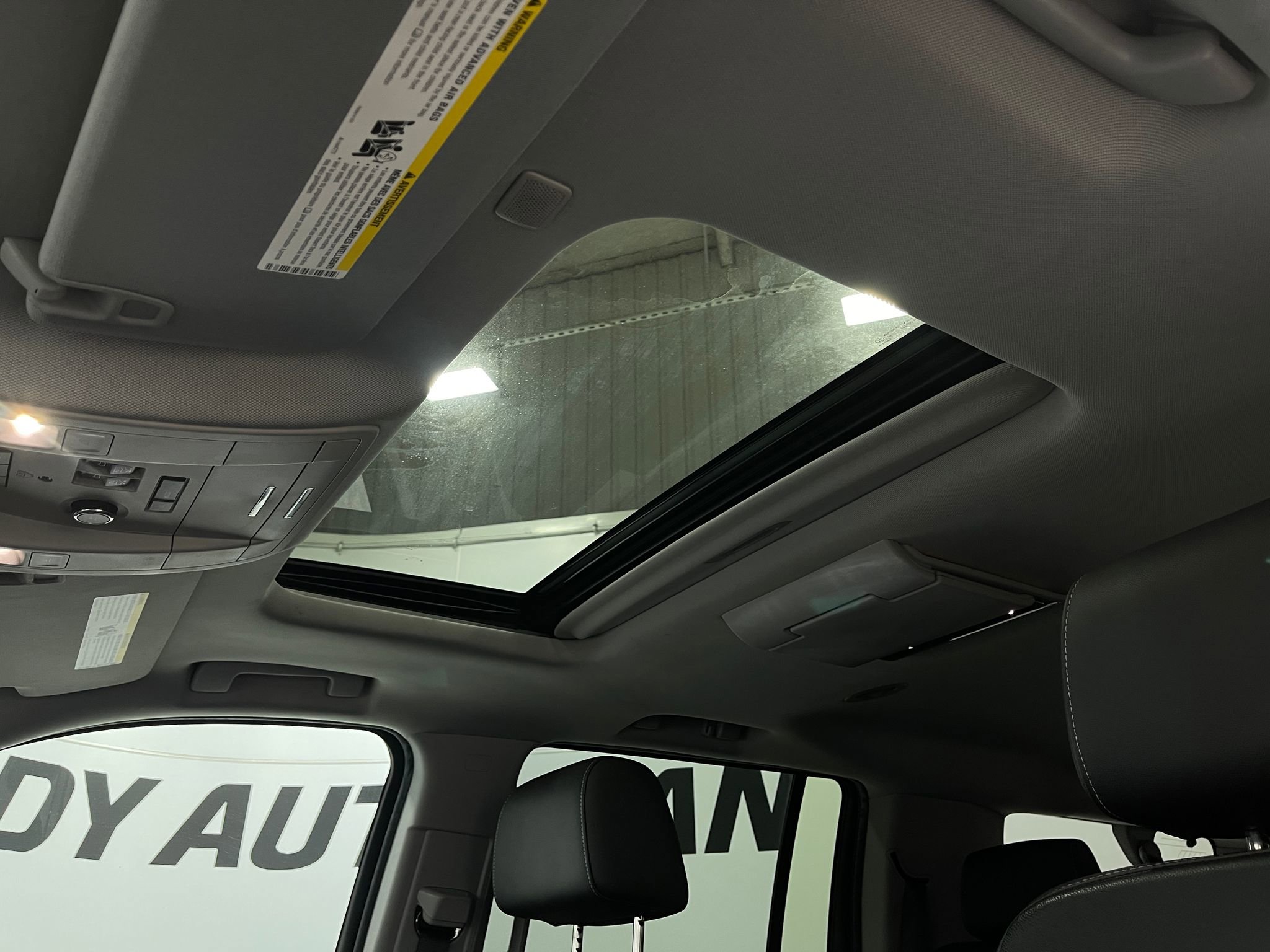 Used 2018 Chevrolet Suburban LT image 12