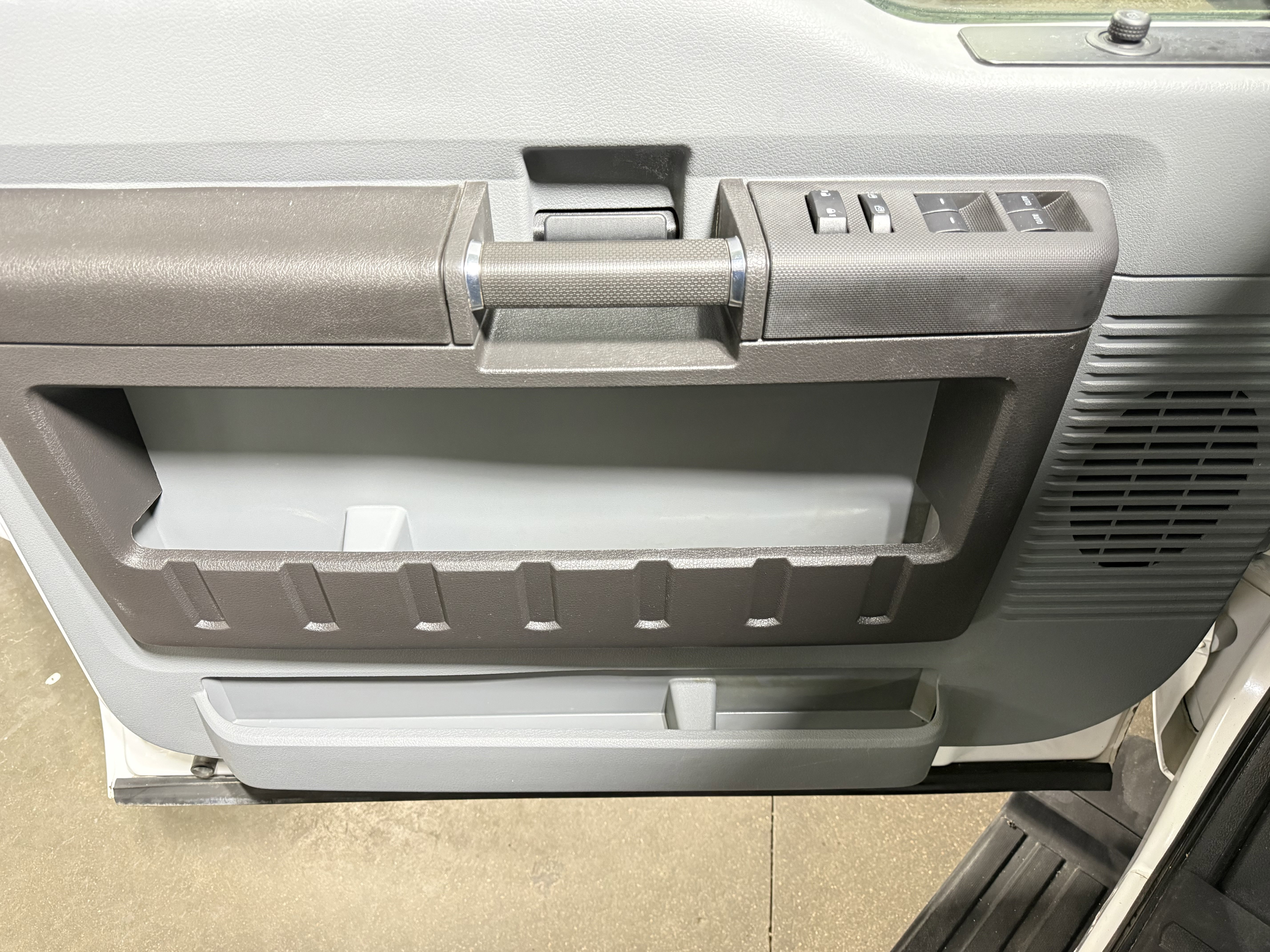 Used 2015 Ford F350 XL w/ Power Equipment Group image 21