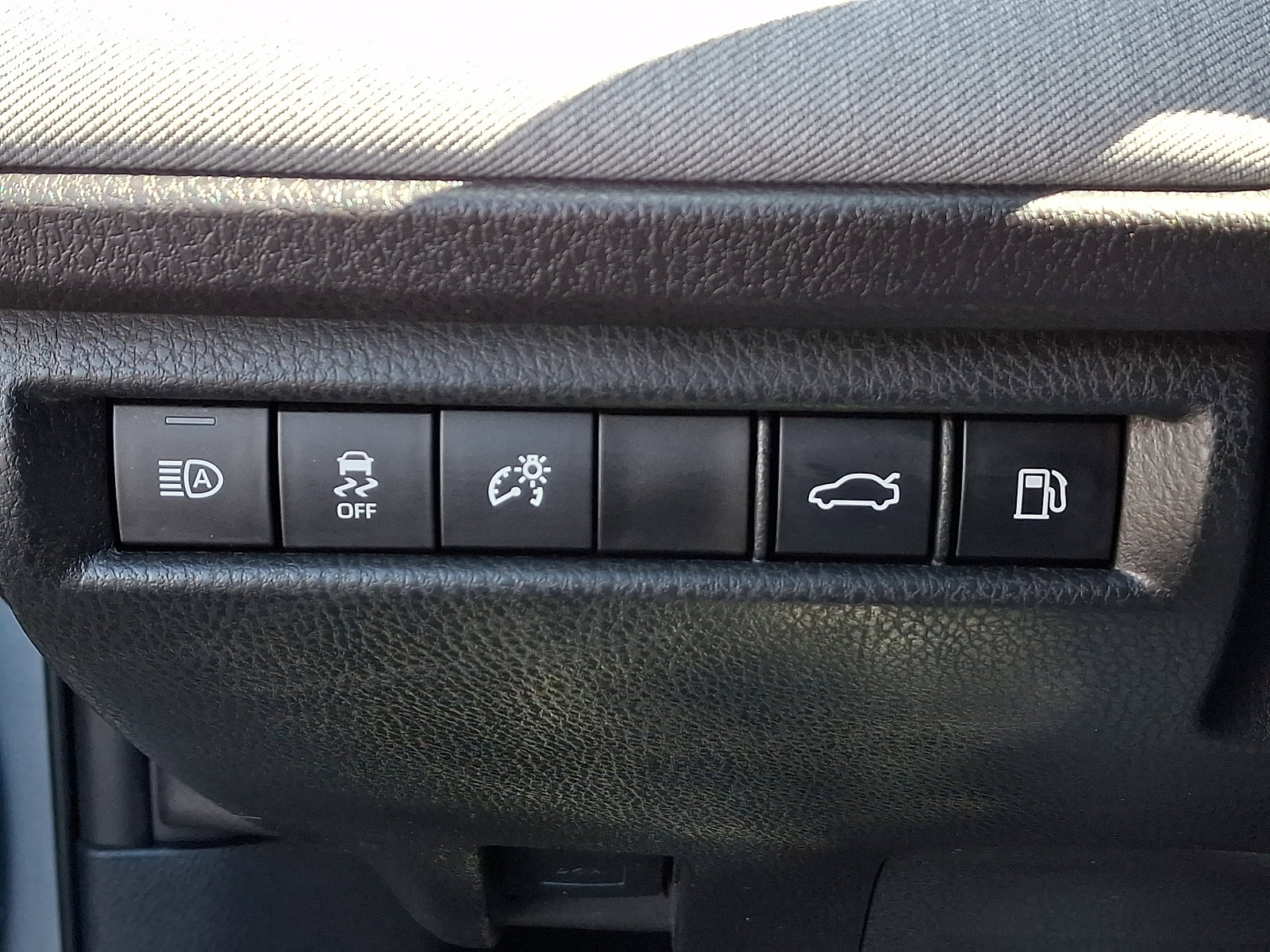 Used 2025 Toyota Camry LE w/ Convenience Package image 27