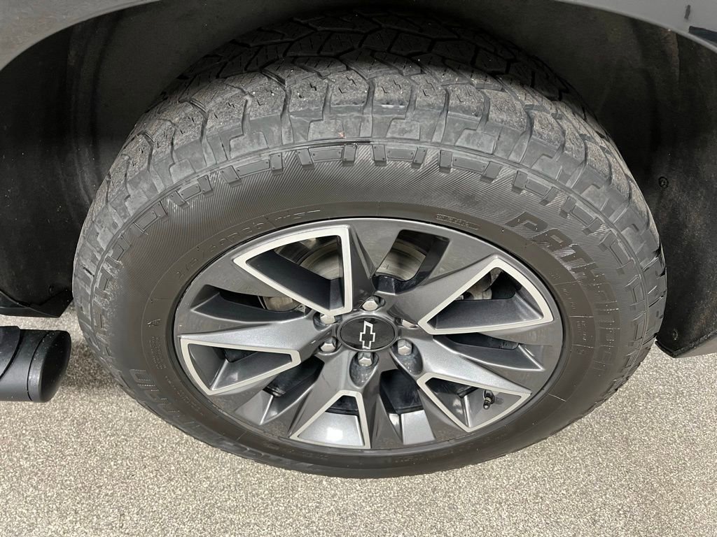 Used 2023 Chevrolet Tahoe Z71 w/ Z71 Off-Road Package AWD/4WD image 19