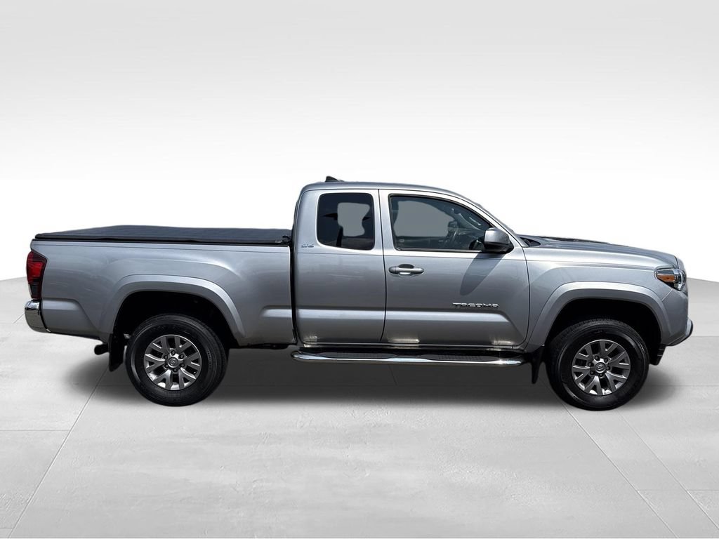 Used 2018 Toyota Tacoma SR5 AWD/4WD image 8