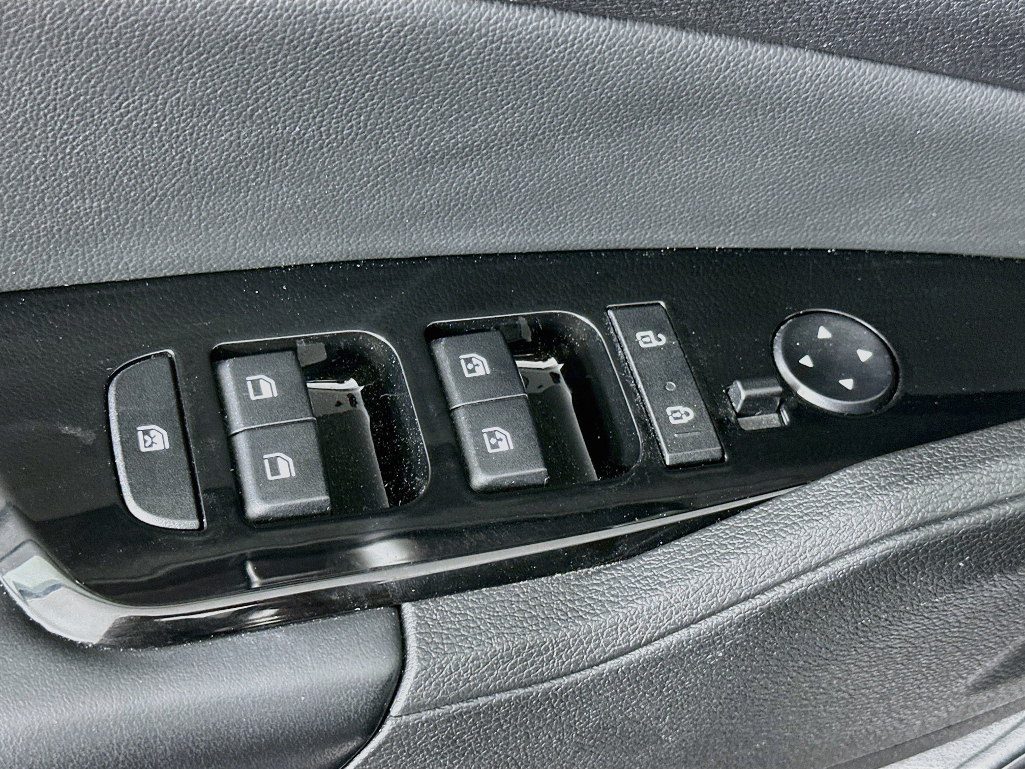 Used 2023 Kia Sportage EX FWD image 15