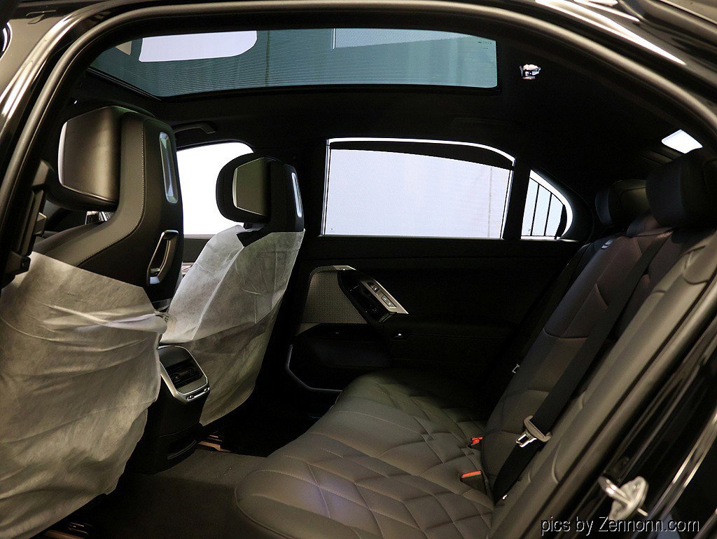 Used 2026 BMW 760i xDrive w/ Executive Package image 23