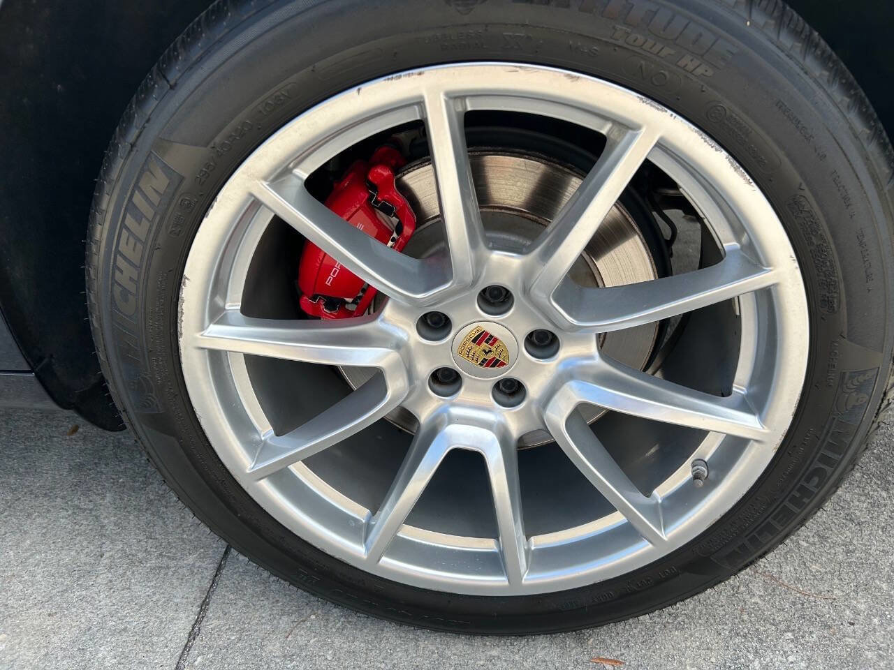 Used 2017 Porsche Macan Turbo image 37