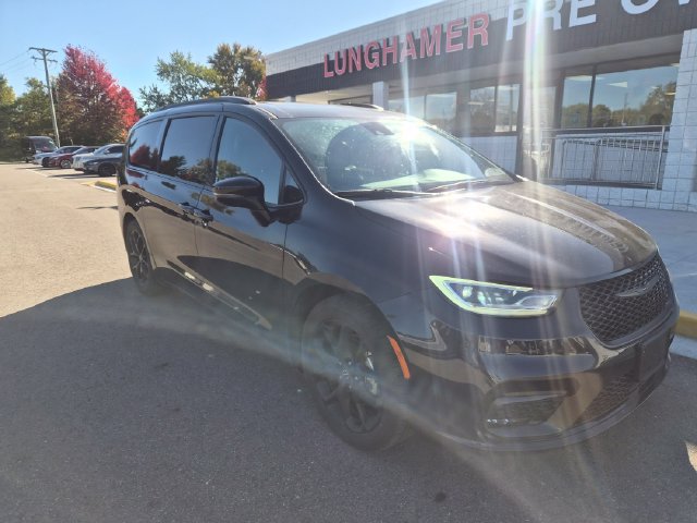 Used 2025 Chrysler Pacifica Limited FWD image 4