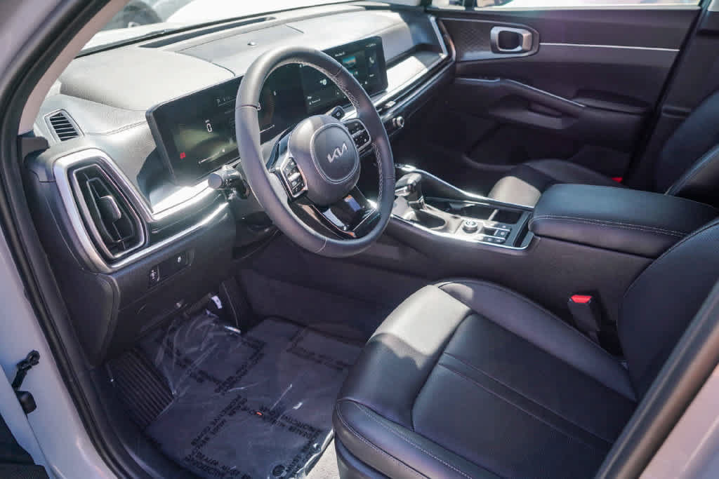 Certified 2025 Kia Sorento S w/ Panoramic Sunroof Package FWD image 16