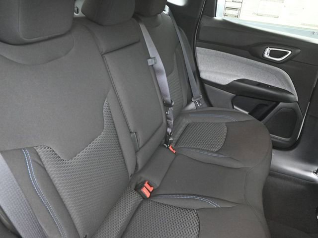 Used 2025 Jeep Compass Sport w/ Mopar Graphics Package image 16