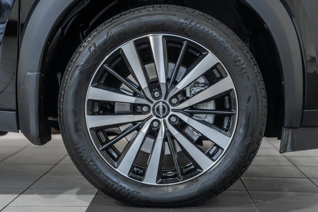 Used 2024 Nissan Pathfinder Platinum w/ Black Appearance Package image 16