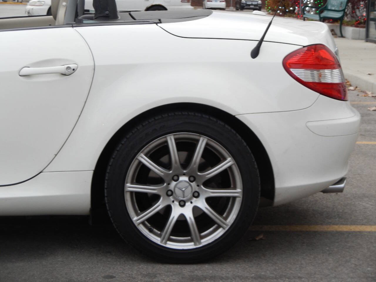 Used 2007 Mercedes-Benz SLK 350 image 11