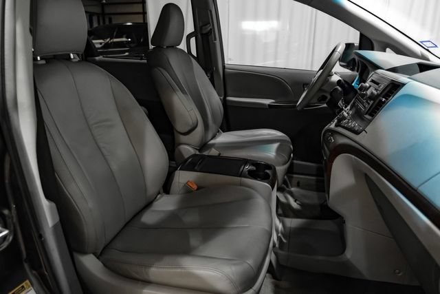 Used 2012 Toyota Sienna XLE FWD image 36