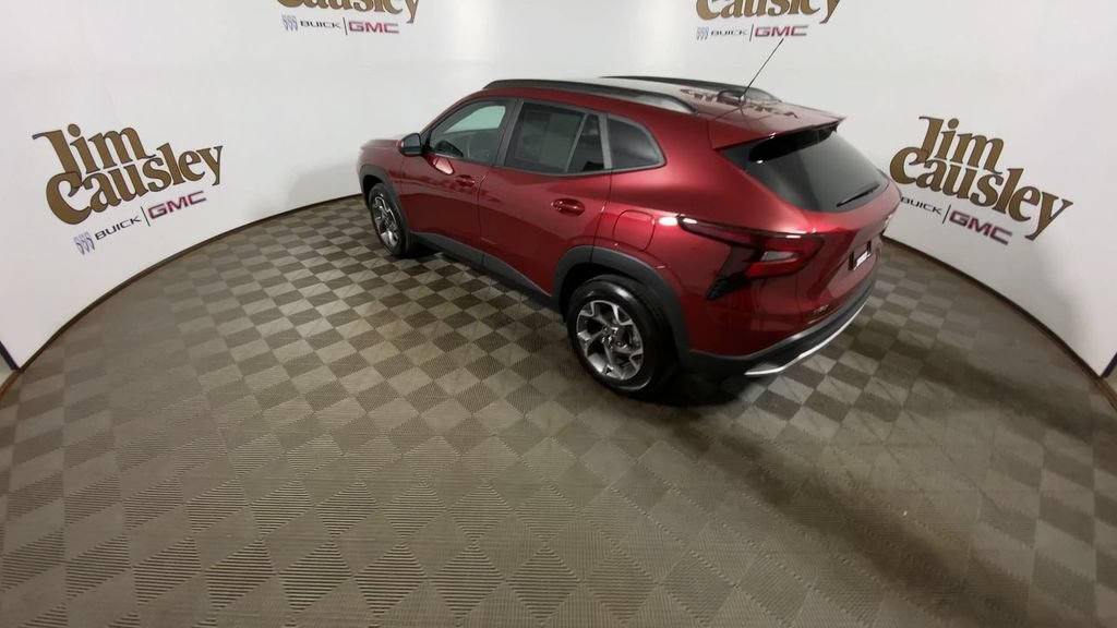 Certified 2025 Chevrolet Trax LT w/ Driver Confidence Package FWD image 6