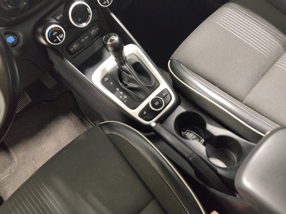 Used 2022 Hyundai Venue Limited FWD image 26