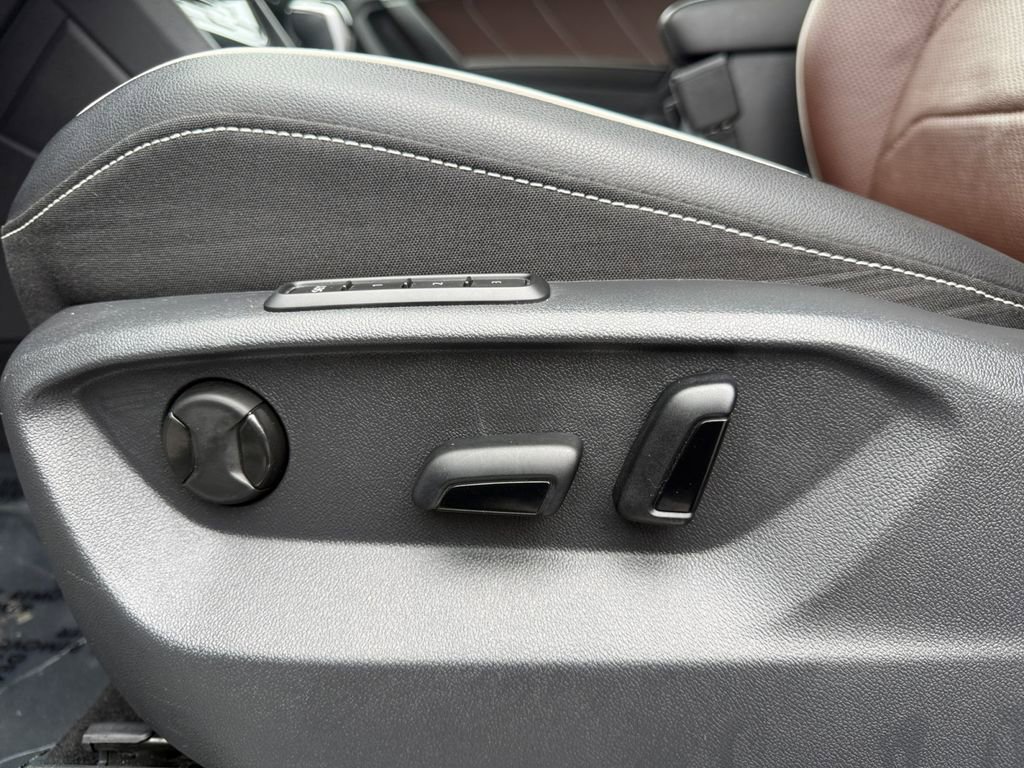 Used 2022 Volkswagen Tiguan SEL R-Line image 10