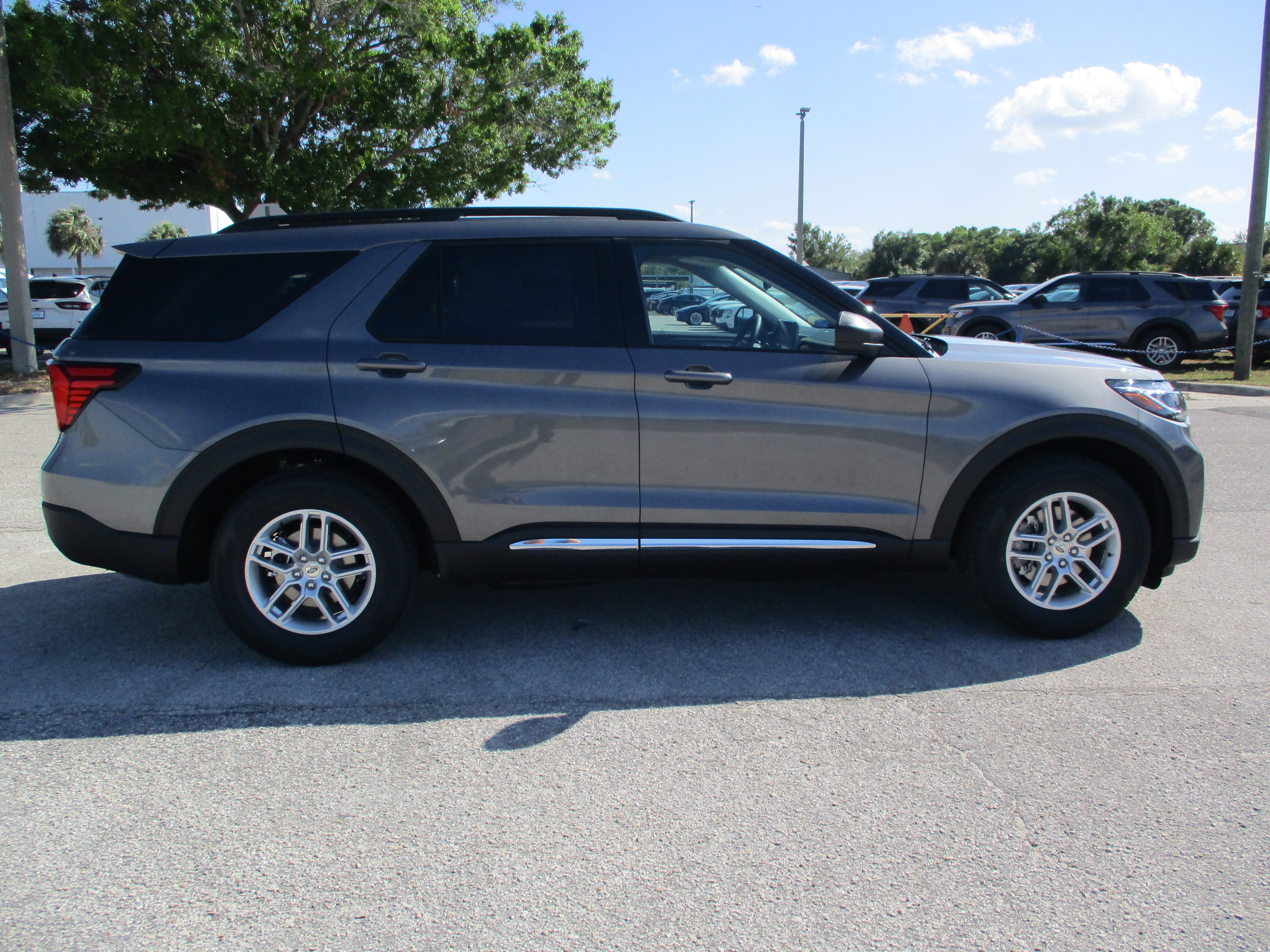 New 2025 Ford Explorer Active w/ Active Comfort Package image 8