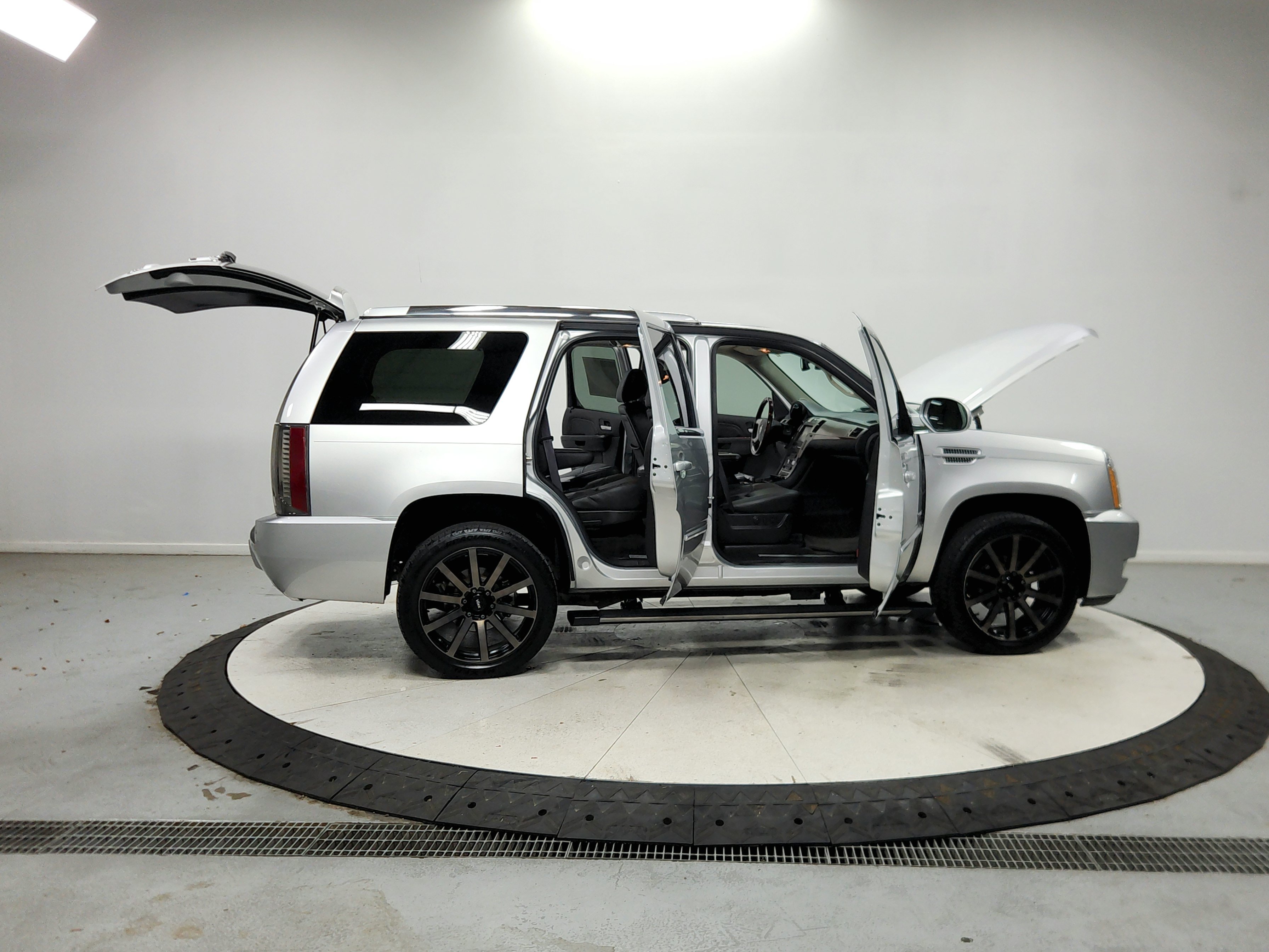 Used 2014 Cadillac Escalade Premium RWD image 17