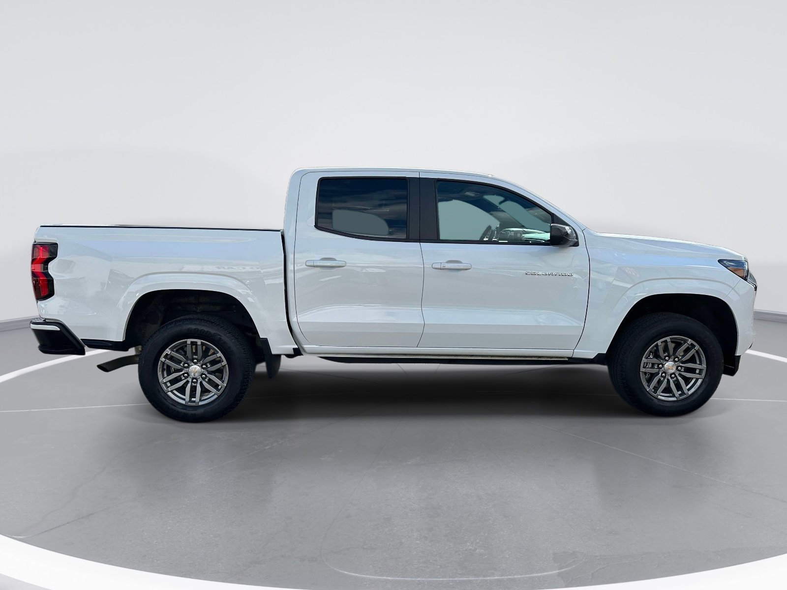 Used 2023 Chevrolet Colorado LT RWD image 4