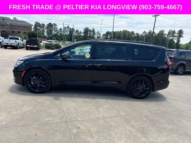 Used 2025 Chrysler Pacifica Limited FWD image 5