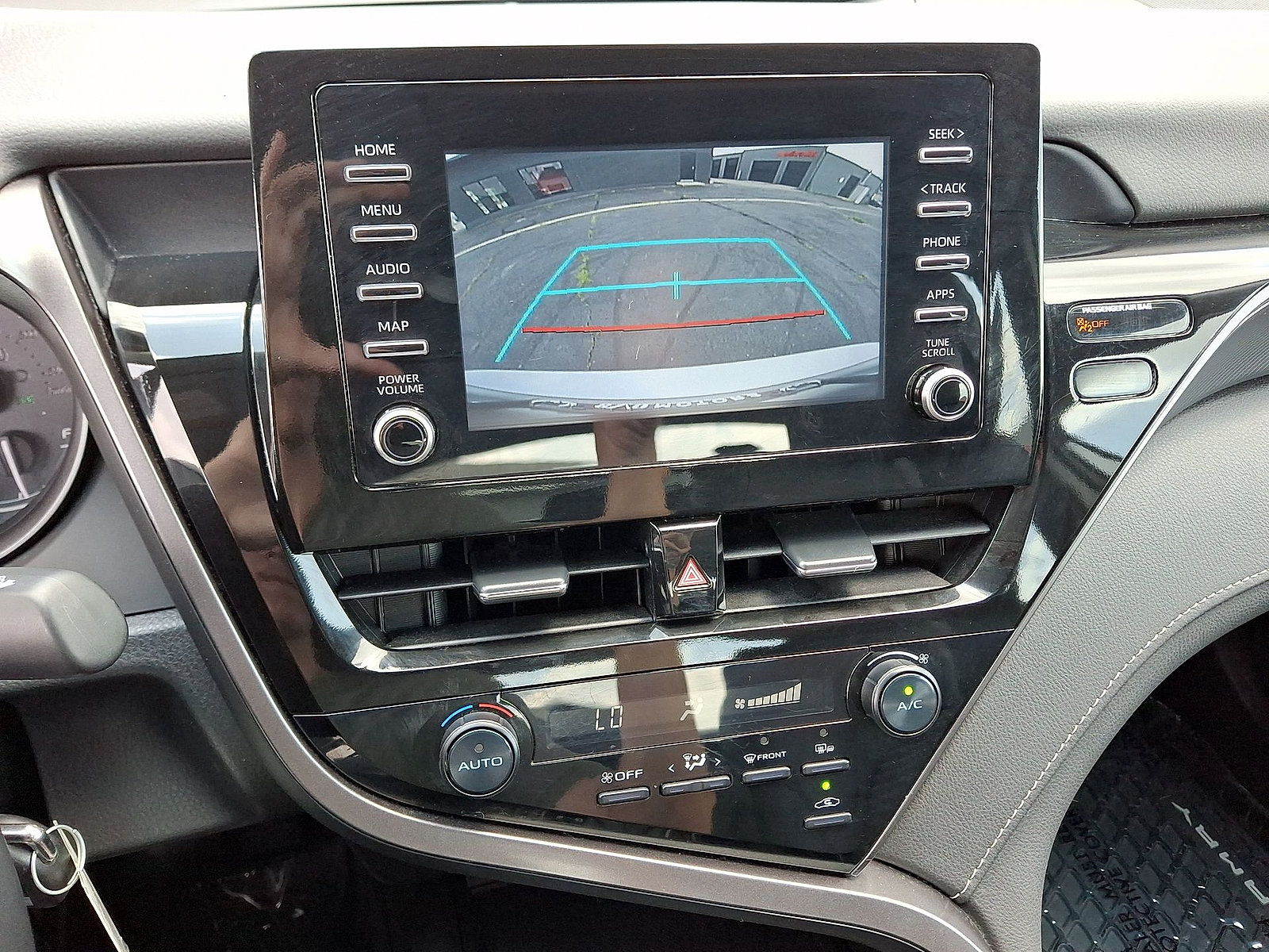 Used 2024 Toyota Camry SE FWD image 15