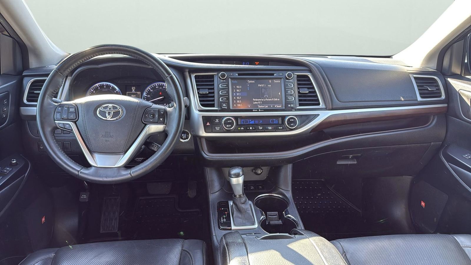 Used 2015 Toyota Highlander Limited image 22