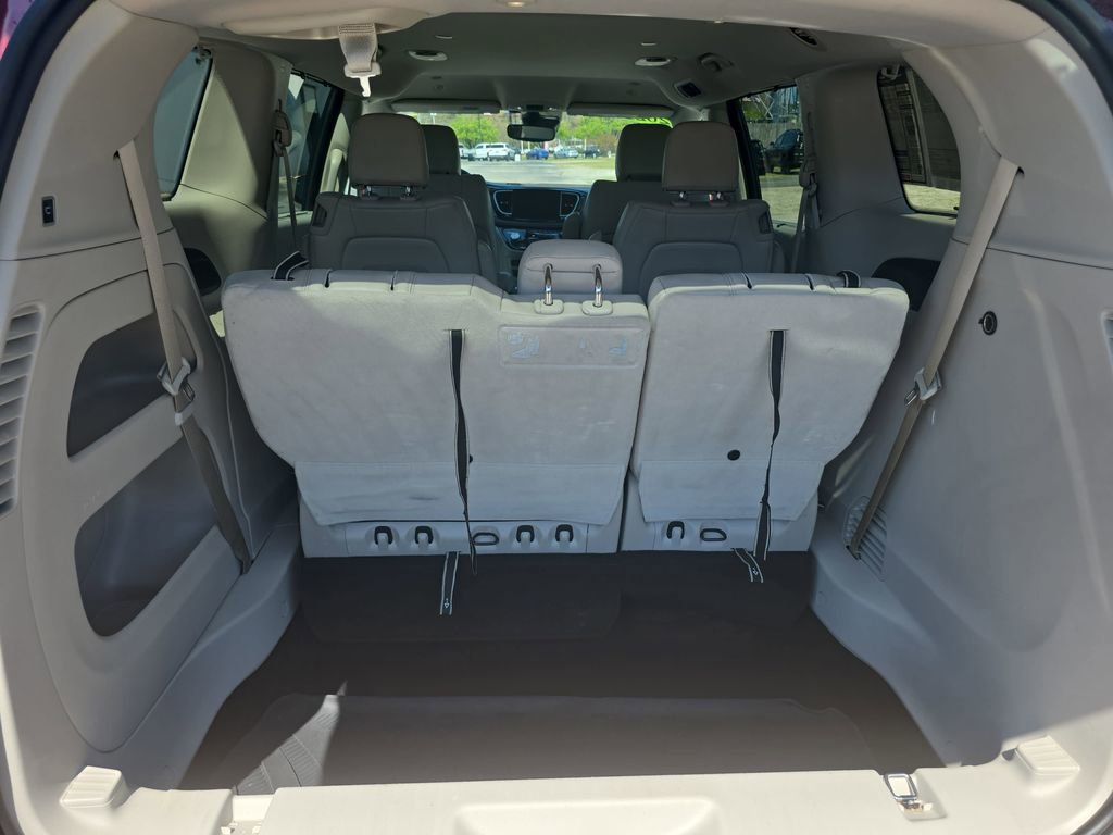 Used 2021 Chrysler Pacifica Touring-L w/ Premium & Safety Sphere Group image 11