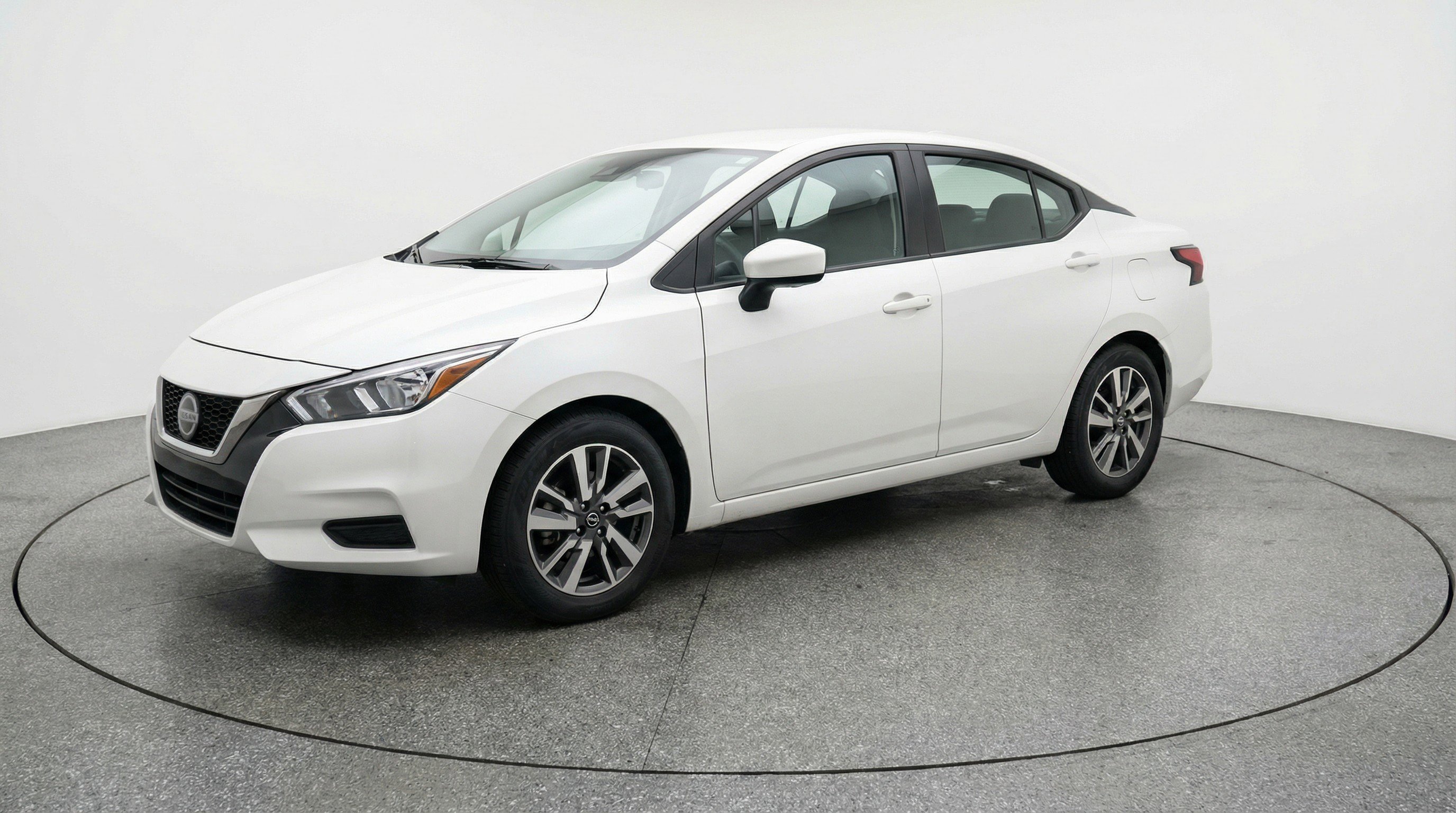 Used 2025 Nissan Versa SV image 3