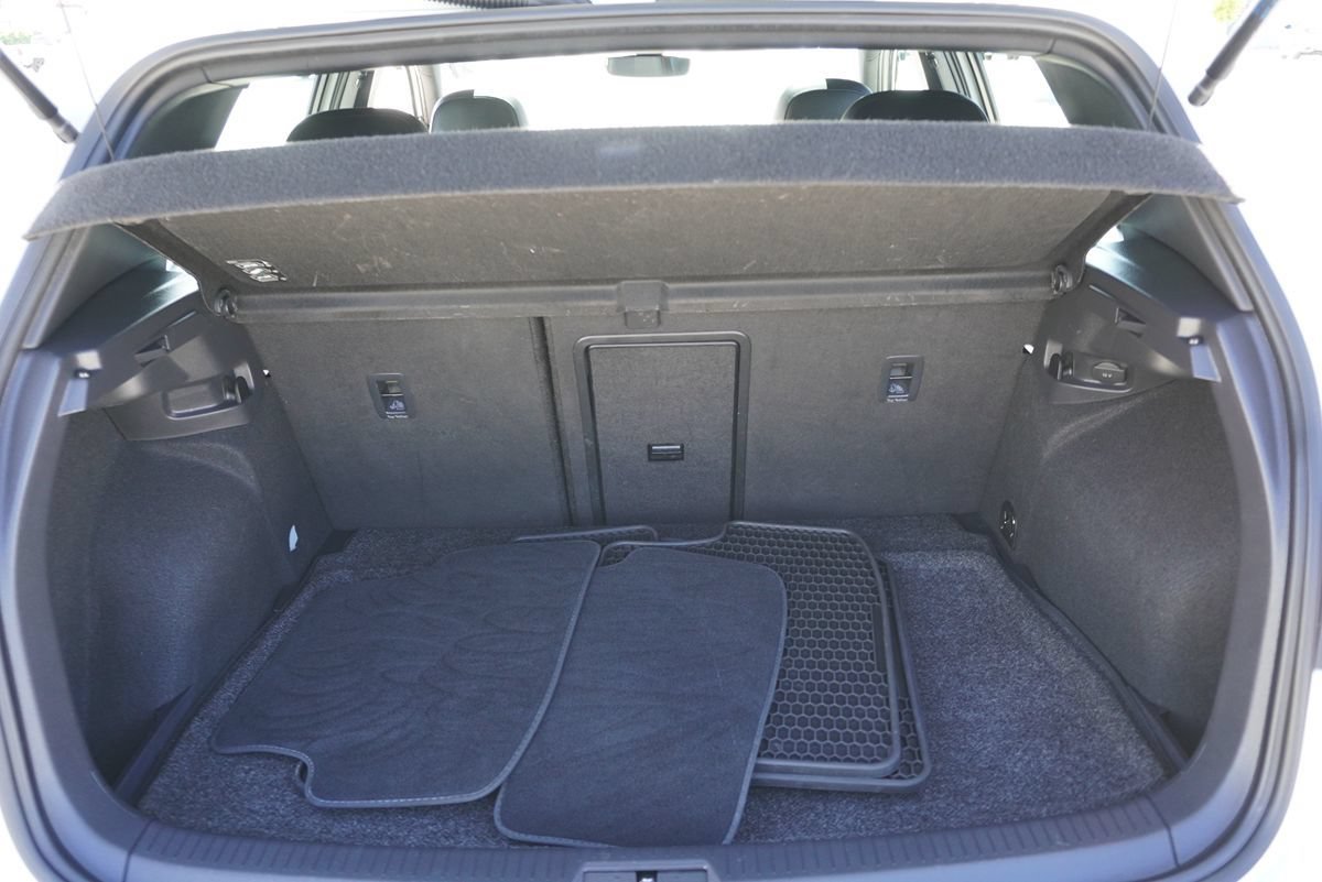 Used 2019 Volkswagen GTI SE FWD image 15
