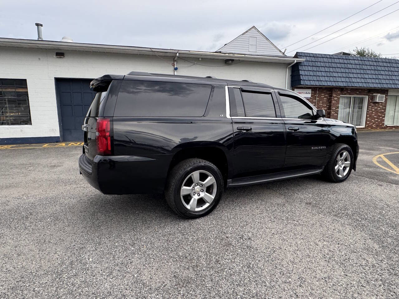 Used 2018 Chevrolet Suburban LT AWD/4WD image 9