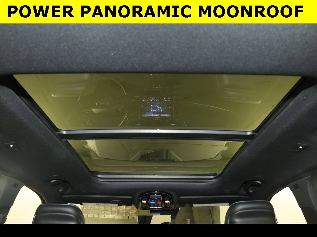 Used 2022 Jeep Grand Cherokee Overland w/ Luxury Tech Group IV image 3