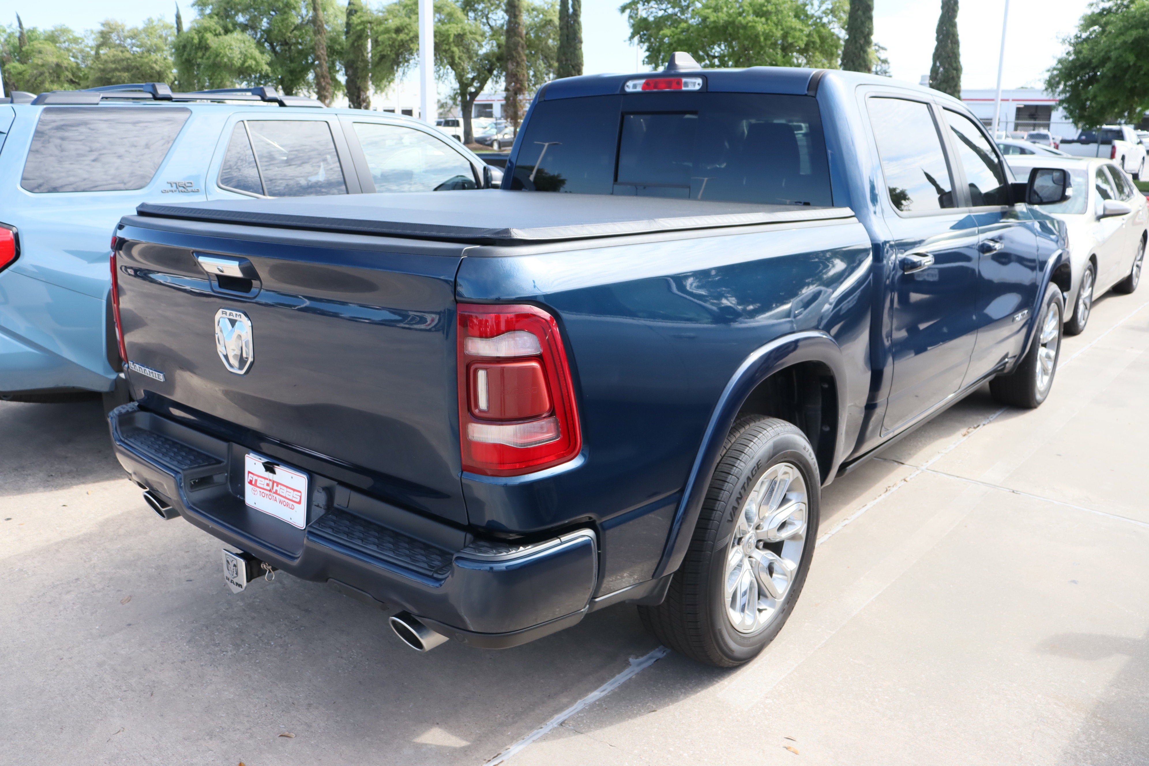 Used 2022 RAM 1500 Laramie w/ Laramie Southwest Edition image 9