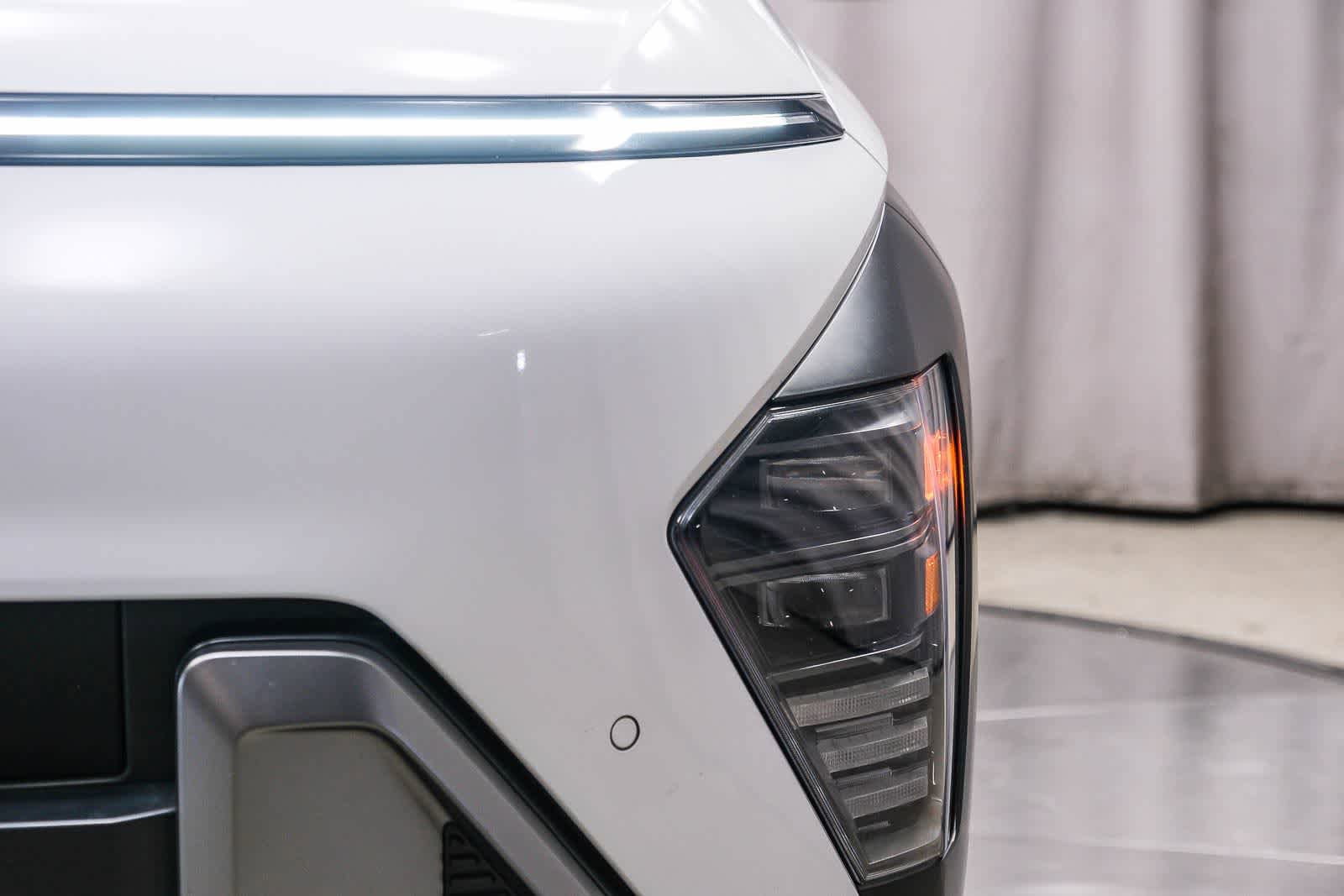 Used 2024 Hyundai Kona Limited FWD image 12