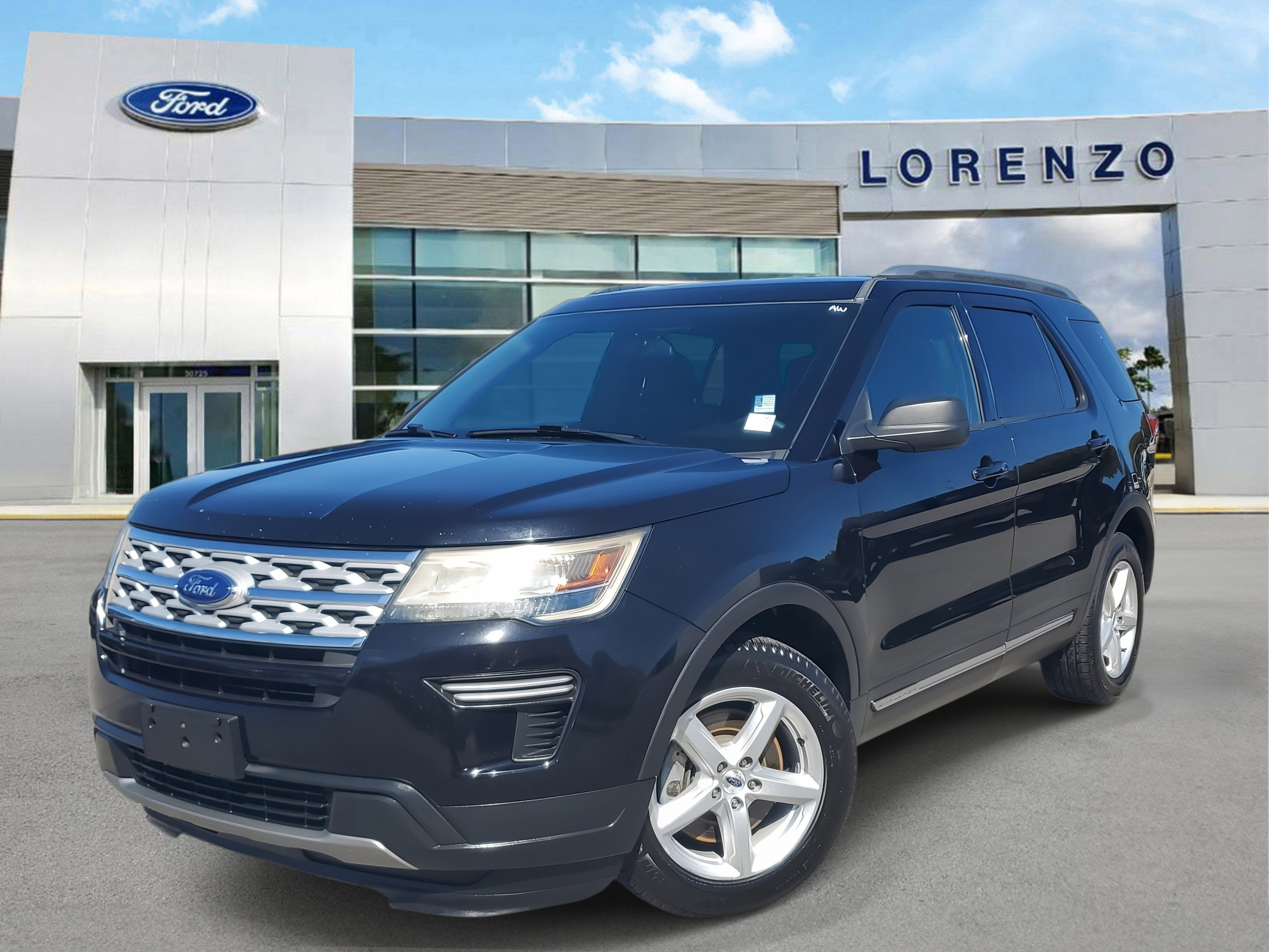 Used 2019 Ford Explorer XLT image 1