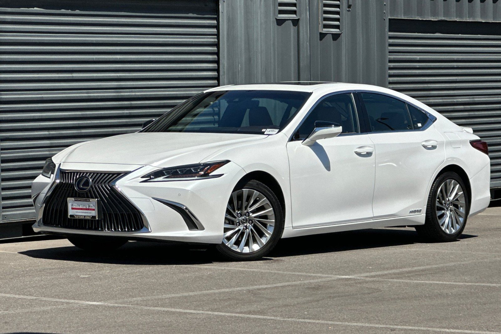 Used 2019 Lexus ES 300h Ultra Luxury w/ Accessory Package 2 FWD image 1