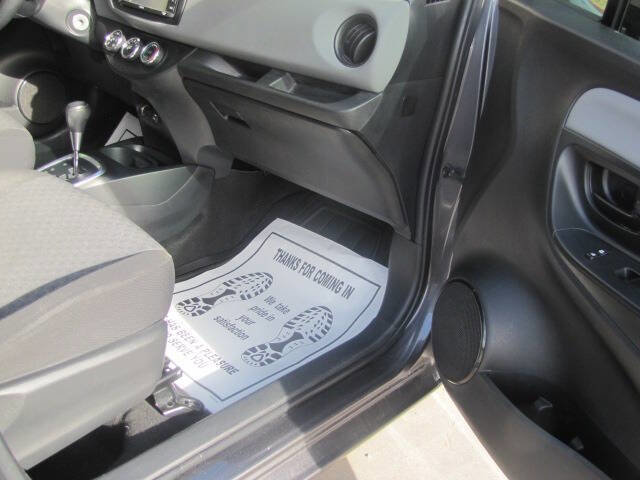 Used 2015 Toyota Yaris L FWD image 11