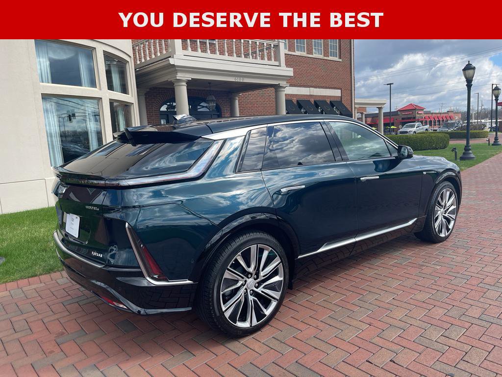 Used 2025 Cadillac Lyriq Luxury w/ LPO, Floor Liner Package AWD/4WD image 7