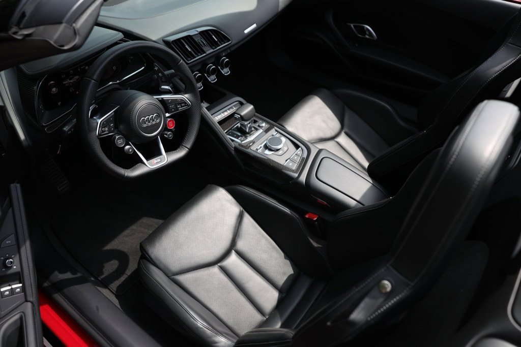 Used 2018 Audi R8 V10 plus w/ Full Leather Package image 30